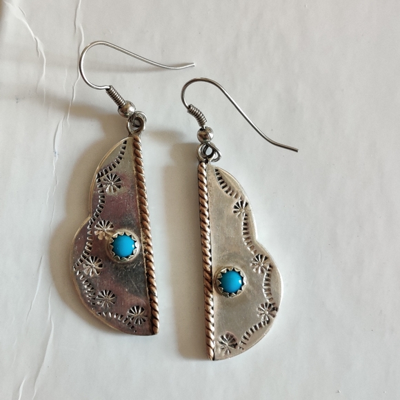 Vintage Sterling Navajo signed sleeping beauty turquoise earrings - Picture 7 of 9